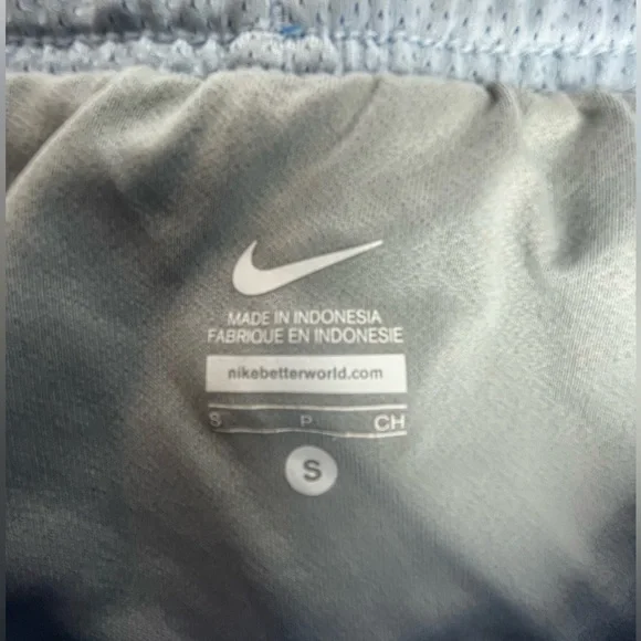 Nike women’s athletic shorts - Picture 4 of 4